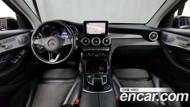 Mercedes-Benz GLC-Class GLC300 4MATIC AMG Line