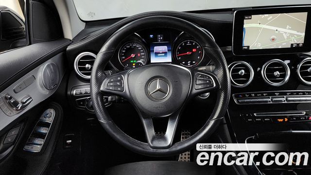 Mercedes-Benz GLC-Class GLC300 4MATIC AMG Line