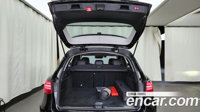 Mercedes-Benz GLC-Class GLC300 4MATIC AMG Line