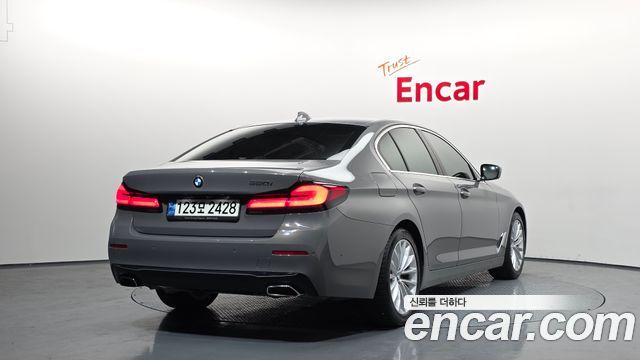 BMW 5-Series 520i Luxury