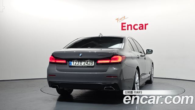 BMW 5-Series 520i Luxury