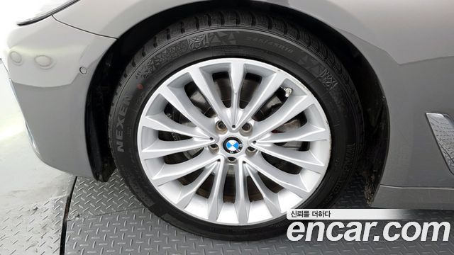 BMW 5-Series 520i Luxury