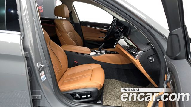 BMW 5-Series 520i Luxury