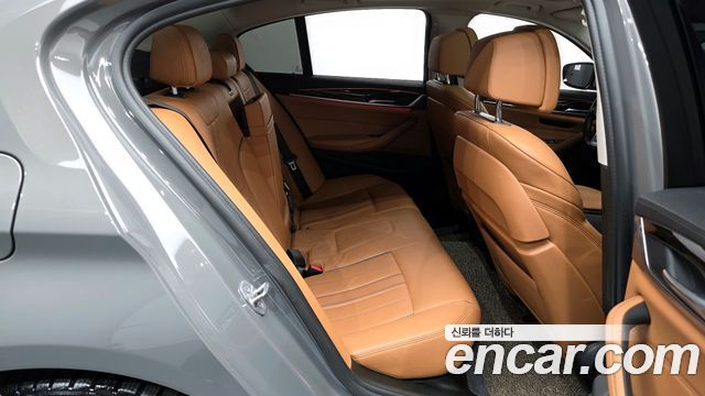 BMW 5-Series 520i Luxury