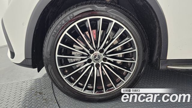Mercedes-Benz GLC-Class GLC300 4MATIC AMG Line