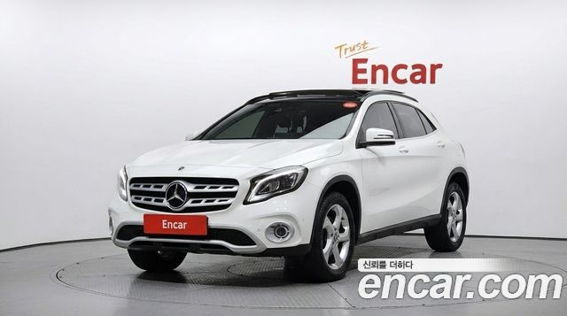 Mercedes-Benz GLA-Class GLA220