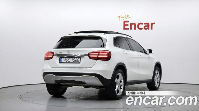 Mercedes-Benz GLA-Class GLA220