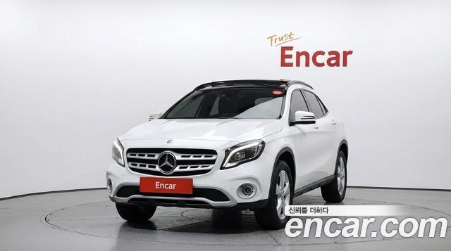 Mercedes-Benz GLA-Class GLA220