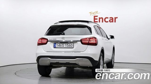Mercedes-Benz GLA-Class GLA220