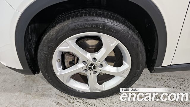 Mercedes-Benz GLA-Class GLA220