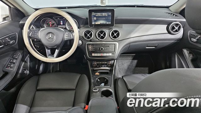 Mercedes-Benz GLA-Class GLA220
