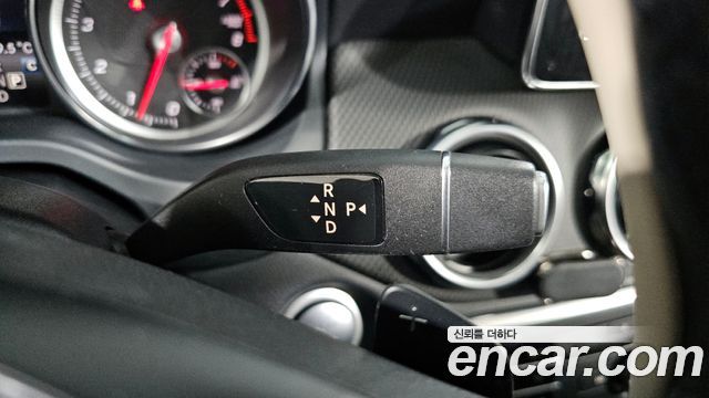 Mercedes-Benz GLA-Class GLA220