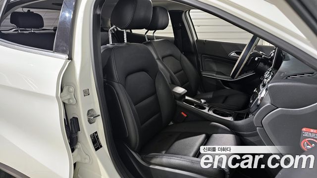 Mercedes-Benz GLA-Class GLA220