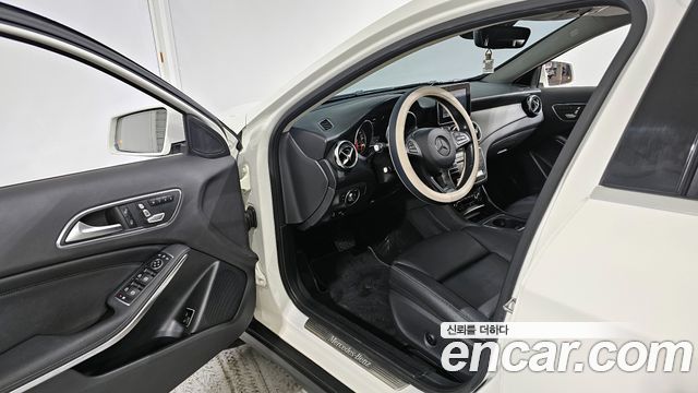 Mercedes-Benz GLA-Class GLA220