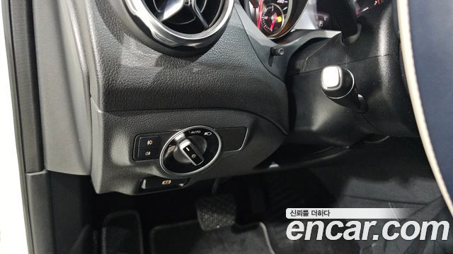 Mercedes-Benz GLA-Class GLA220