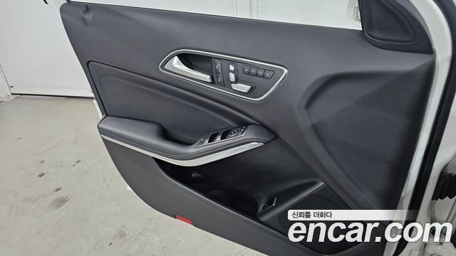 Mercedes-Benz GLA-Class GLA220