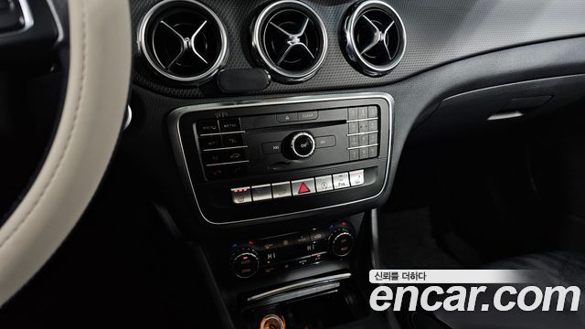 Mercedes-Benz GLA-Class GLA220