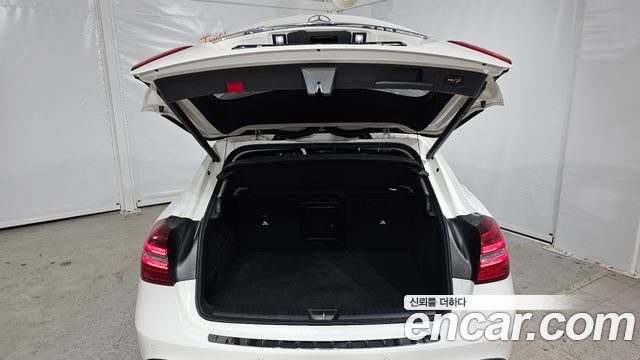 Mercedes-Benz GLA-Class GLA220