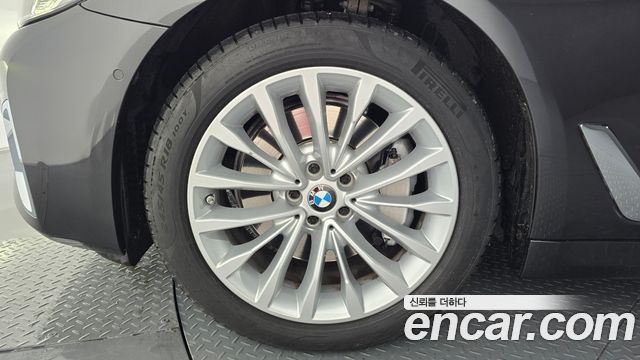 BMW 5-Series 530i Luxury