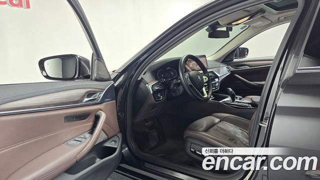 BMW 5-Series 530i Luxury