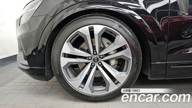 Audi Q8 55 TFSI Quattro Premium