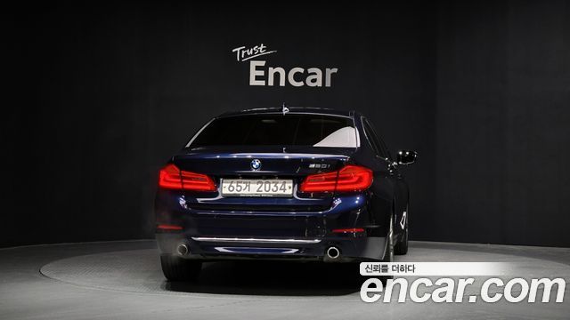 BMW 5-Series 520i Luxury