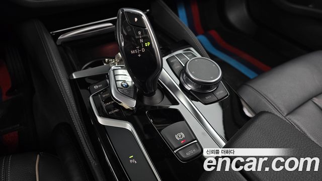 BMW 5-Series 520i Luxury