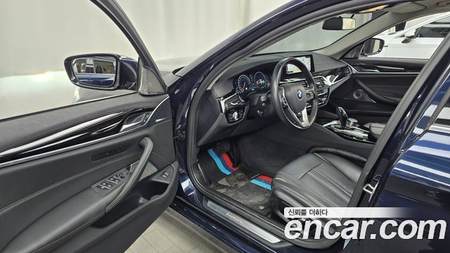 BMW 5-Series 520i Luxury