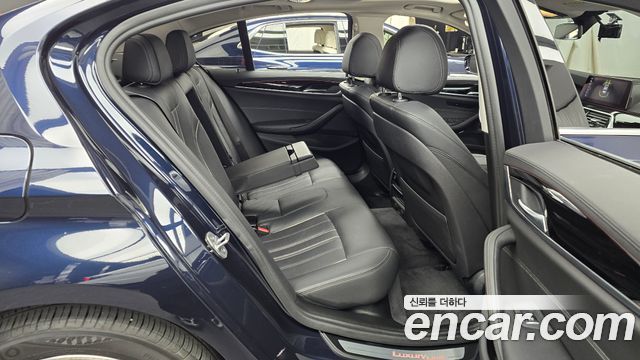 BMW 5-Series 520i Luxury