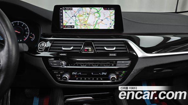 BMW 5-Series 520i Luxury