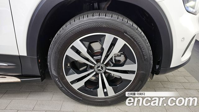 Mercedes-Benz GLB-Class GLB220