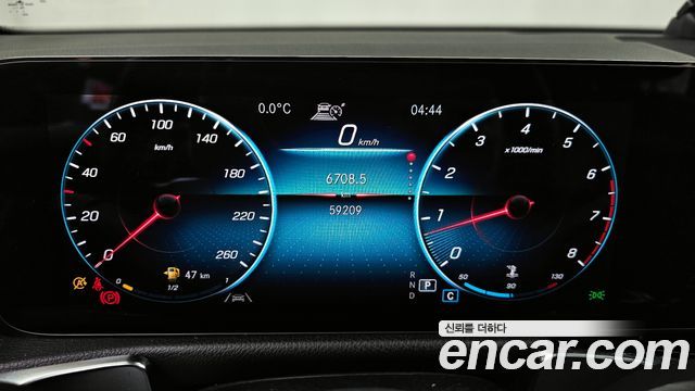 Mercedes-Benz GLB-Class GLB220