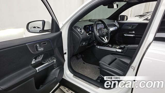 Mercedes-Benz GLB-Class GLB220