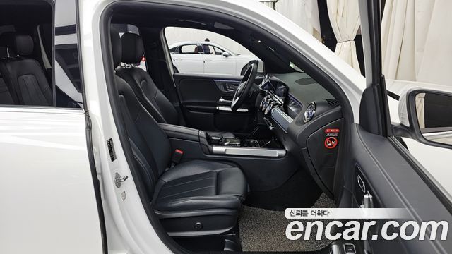 Mercedes-Benz GLB-Class GLB220