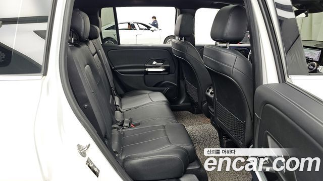 Mercedes-Benz GLB-Class GLB220