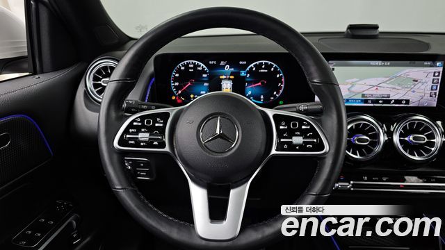 Mercedes-Benz GLB-Class GLB220