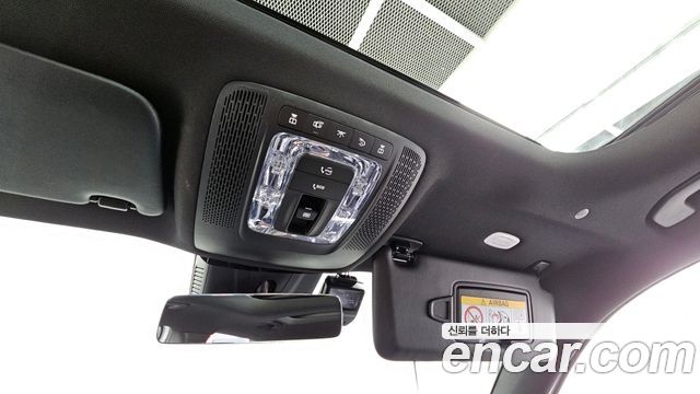 Mercedes-Benz GLB-Class GLB220