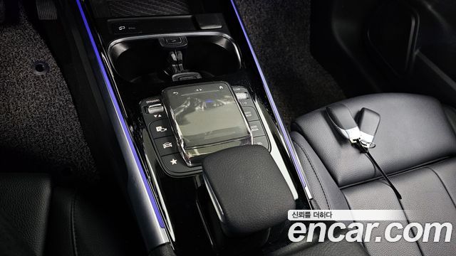Mercedes-Benz GLB-Class GLB220