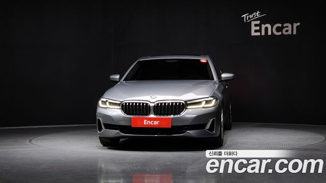 BMW 5-Series 520i Luxury