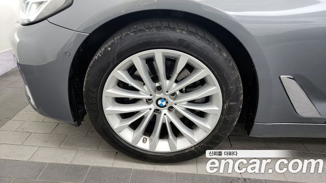 BMW 5-Series 520i Luxury