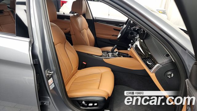 BMW 5-Series 520i Luxury