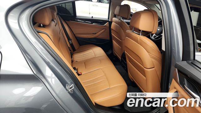 BMW 5-Series 520i Luxury