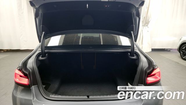 BMW 5-Series 520i Luxury