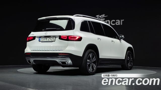 Mercedes-Benz GLB-Class GLB220