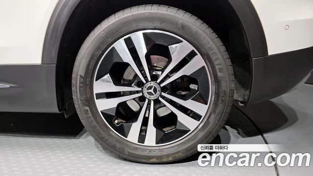 Mercedes-Benz GLB-Class GLB220