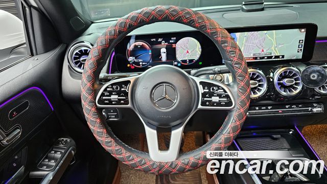 Mercedes-Benz GLB-Class GLB220