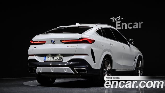 BMW X6 M50i