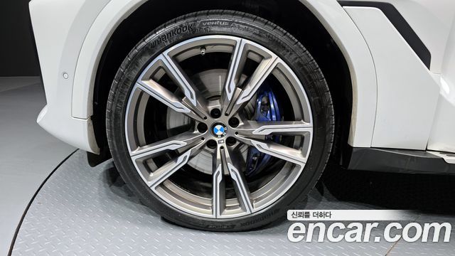 BMW X6 M50i