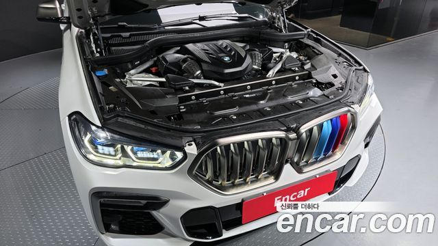 BMW X6 M50i