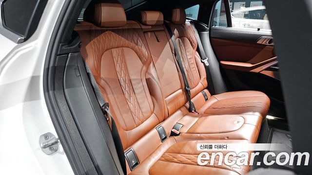 BMW X6 M50i